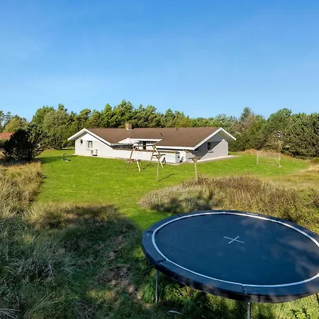 Awesome In Blavand With Kitchen Hébergement de vacances *